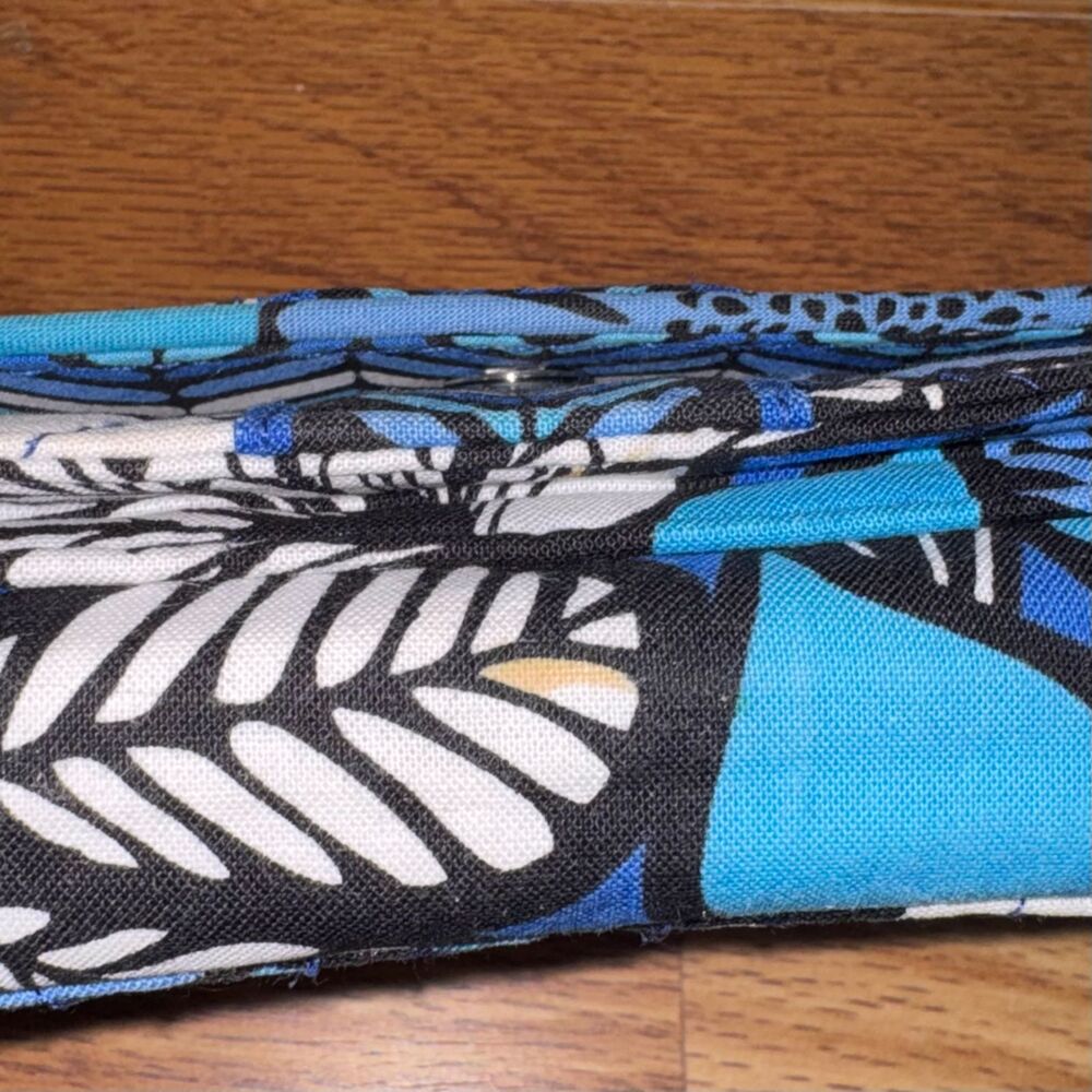 Vera Bradley Blue Bayou Quilted Crossbody Wallet Purse Blue Floral Retired Print - Picture 7 of 10